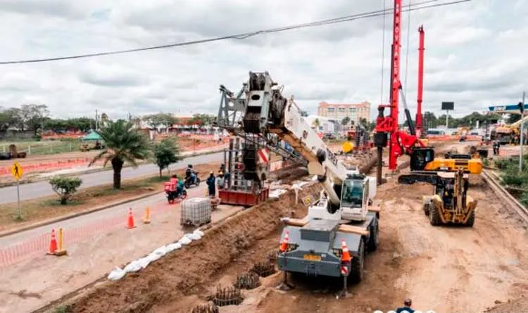 Avanzan obras de la Pista Héroes y Mártires de la Insurrección