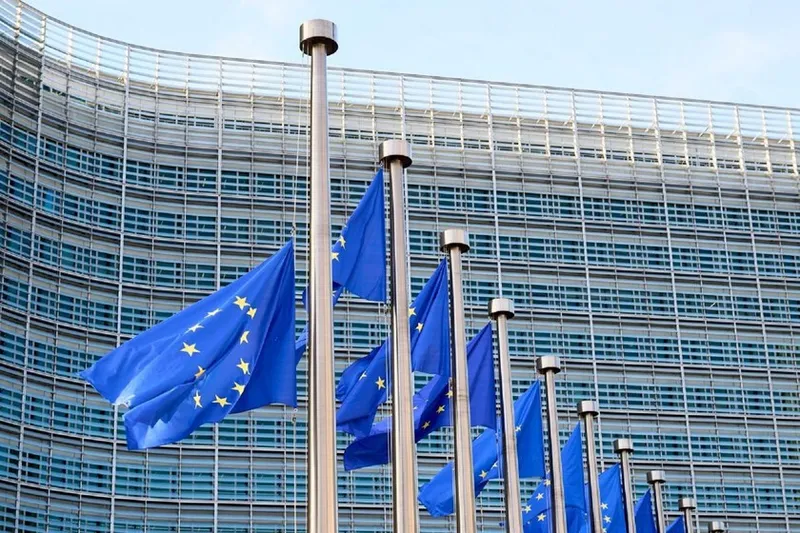 La UE quiere fulminar el dinero inventado en los videojuegos y que pagues tu próxima skin en euros reales