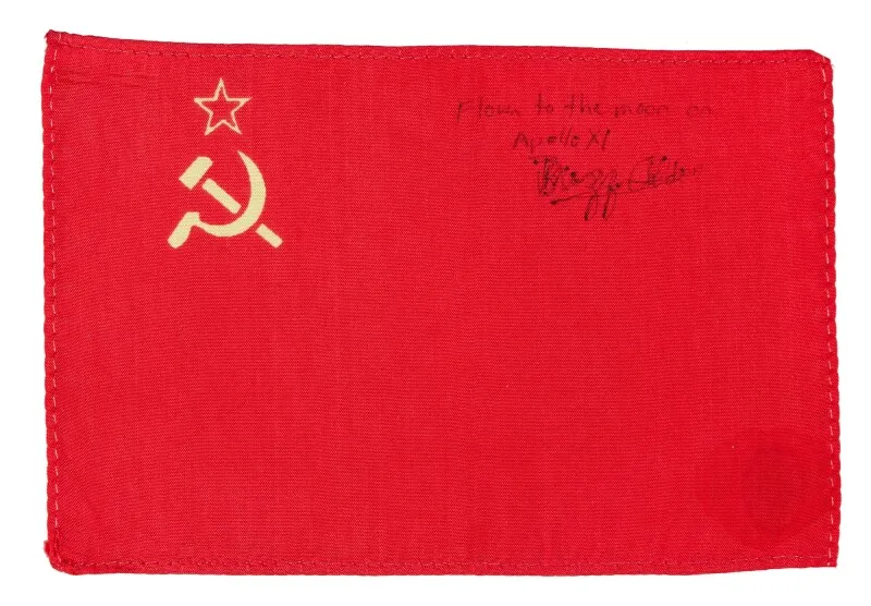 Subastan una bandera de la URSS que estuvo en la Luna