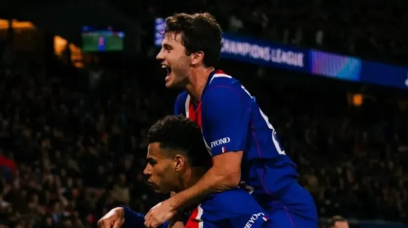 PSG vence al Barcelona y se queda con el liderato de la Champions League