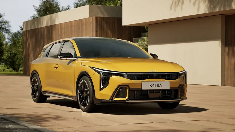 KIA presenta su alternativa al Toyota Corolla con 154 CV: mide 4,44 metros, tiene la etiqueta ECO y un maletero con 328 litros