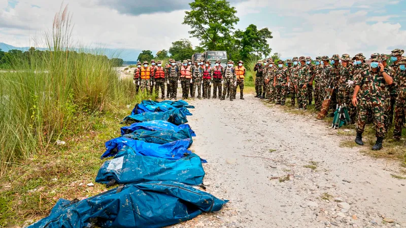 Nepal realiza entierros masivos de víctimas sin identificar