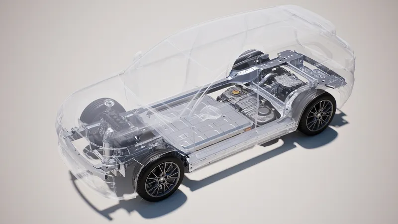 Baterías más pequeñas y un generador eléctrico a gasolina: los híbridos de ‘receta china’ aumentan la demanda en Europa