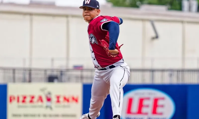 Joshua Quezada asciende a Clase A+ con los Cerveceros de Milwaukee