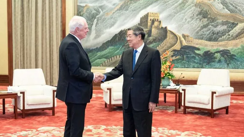 Vicepremier chino se reúne con presidente honorario de Consejo Empresarial Canadá-China