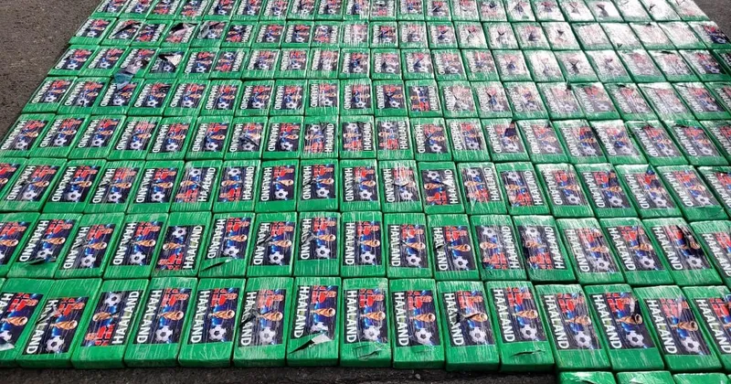 Fotos: ladrillos de cocaína con la imagen de Haaland sorprenden a la Policía de Ecuador