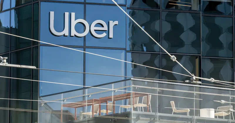Uber apuesta por fintech chilena para ofrecer créditos de motos a sus repartidores en América Latina