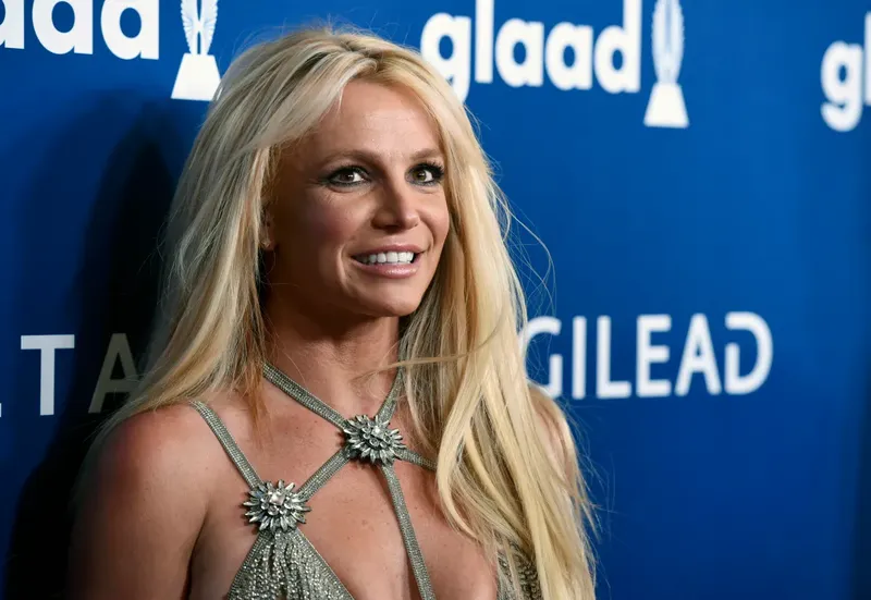 Britney Spears responde a las críticas tras ser vista en el techo de su camioneta en plena autopista