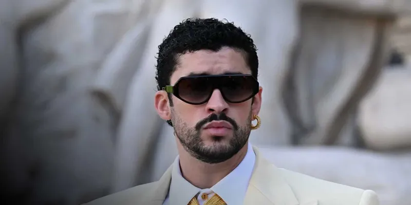 ¡Bad Bunny rompe la historia! Su show del Super Bowl bate récord en los...