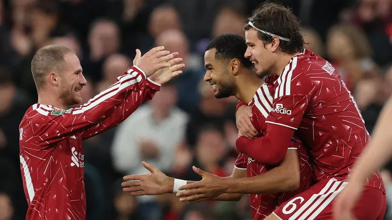 Liverpool eliminó a Tottenham y dio un paso más en la Carabao Cup