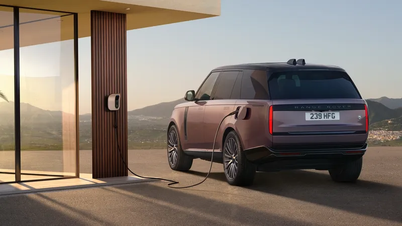 Con 57.000 clientes esperando desde hace meses, llega el nuevo Range Rover eléctrico con 598 km de autonomía y 163.250 €