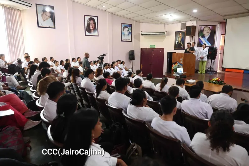 Sector salud rinde homenaje a Héroes y Mártires en el inicio de Octubre Victorioso