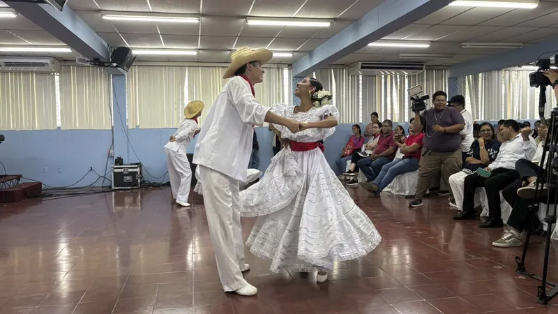 Universidad nacional y escuela de danza celebran aniversario natal del General Sandino en Managua