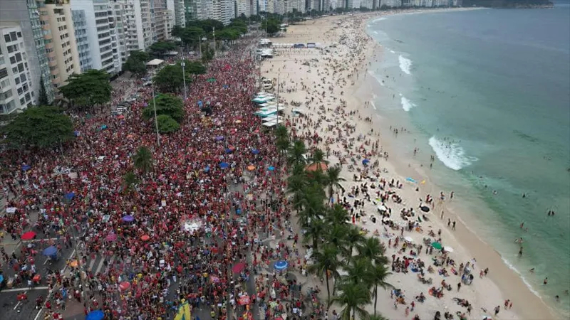 Brasileños reafirman su apoyo a Lula con una multitudinaria marcha