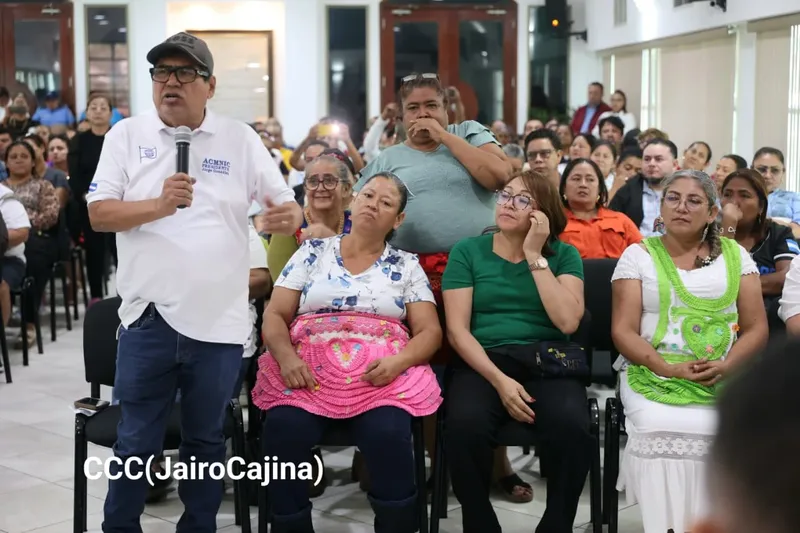 Reforma a la Constitución recibe el respaldo de los comerciantes de los mercados