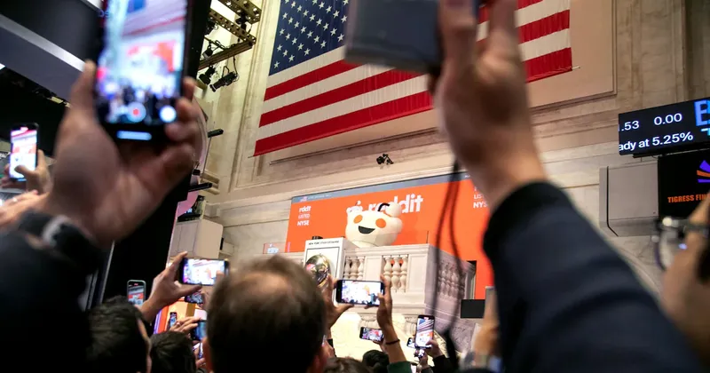 El S&P 500 cambia y Reddit se dispara: sus acciones saltan y Wall Street ve más recorrido