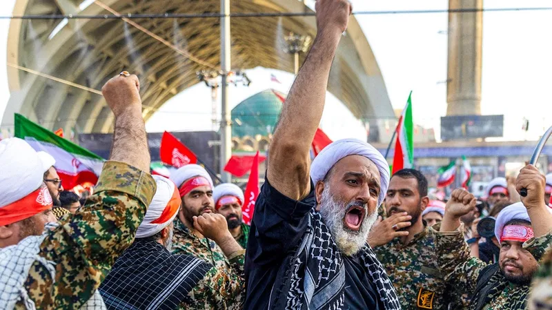 Irán destruye instalaciones militares de EEUU en el golfo Pérsico