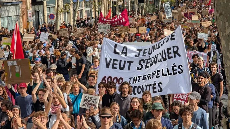 Experto: protestas en Francia van más allá del descontento estudiantil