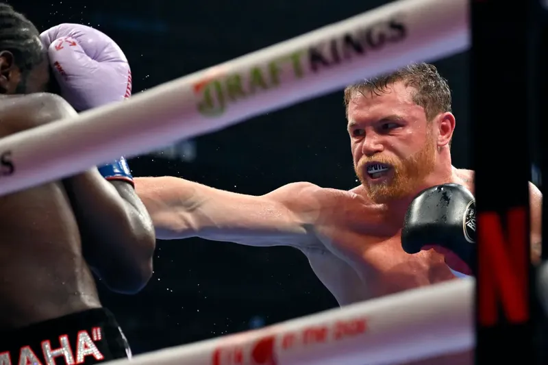 Canelo Álvarez “entierra” su última derrota y dice que no le preocupa su ego