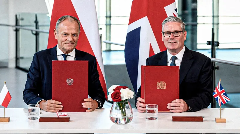 Polonia y Reino Unido firman un tratado de defensa para hacer frente a Rusia
