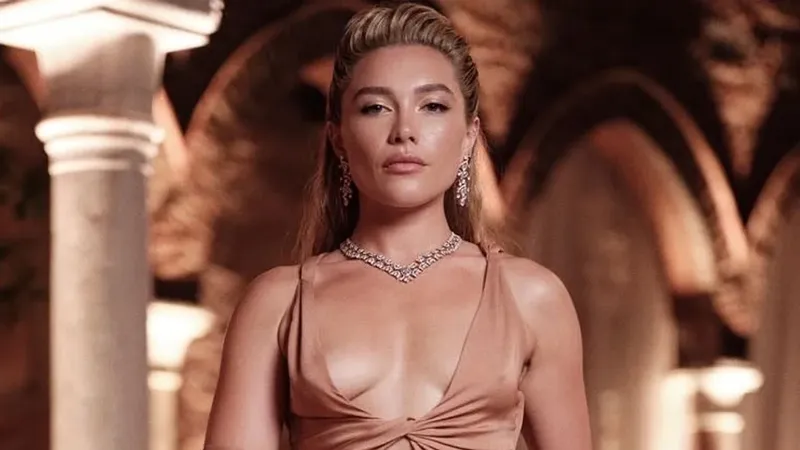 Florence Pugh se convierte en una diosa griega con un vestido joya en Venecia
