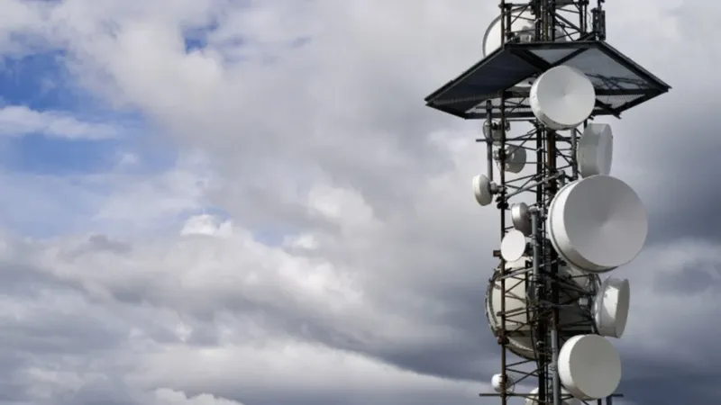 Descubren una extraña capa metálica a 100 kilómetros de la Tierra capaz de alterar radio, radares y GPS