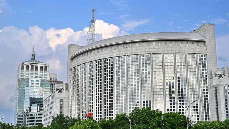 China critica la decisión de Japón de consagrar a criminales de guerra