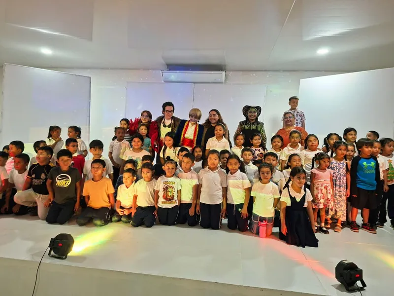 Familias de Totogalpa disfrutan del arte y la cultura con la obra “El Principito”