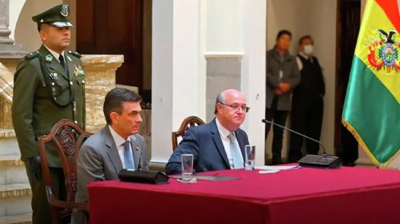 Prolongación de la recesión en Bolivia se asocia "a la fuerte contracción del gasto público", dice experto