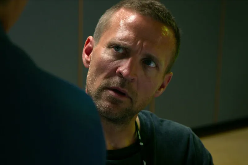 91% en Rotten Tomatoes y 16,4 millones de reproducciones en Netflix. El detective que fracasó con Rebecca Ferguson en cines ahora triunfa como serie