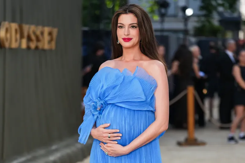 Anne Hathaway reveló si su embarazo fue planeado: “Nos sorprendió muchísimo”