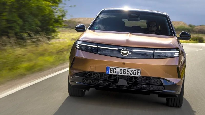 Gasta 2,4 L/100 km pero nadie habla de él: probamos el SUV de Opel con 1.645 L de maletero