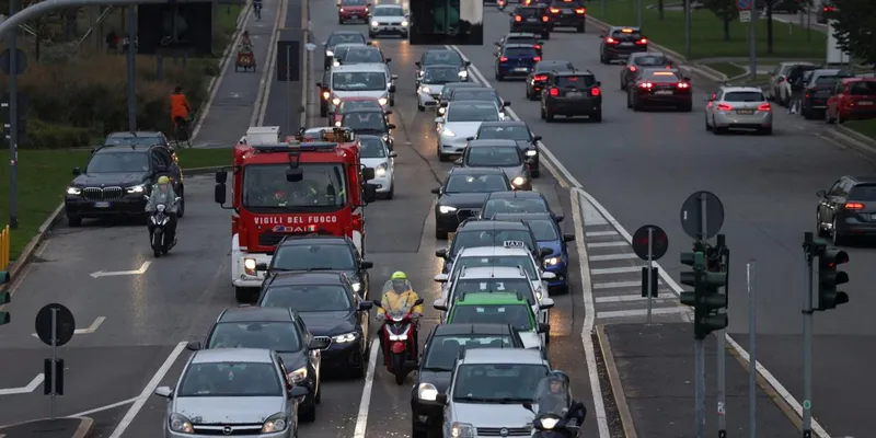 Italia eliminará el impuesto de circulación para autos y motocicletas en 2027