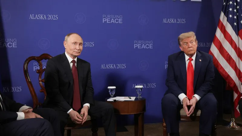 Putin quiere un acuerdo sobre Ucrania y podría celebrarse una reunión tripartita, dice Trump