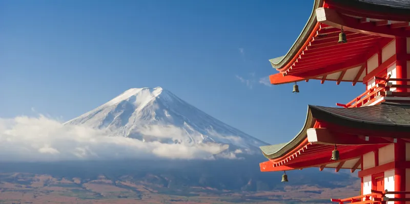 Niño de 7 años queda solo en el monte Fuji mientras su padre continúa...