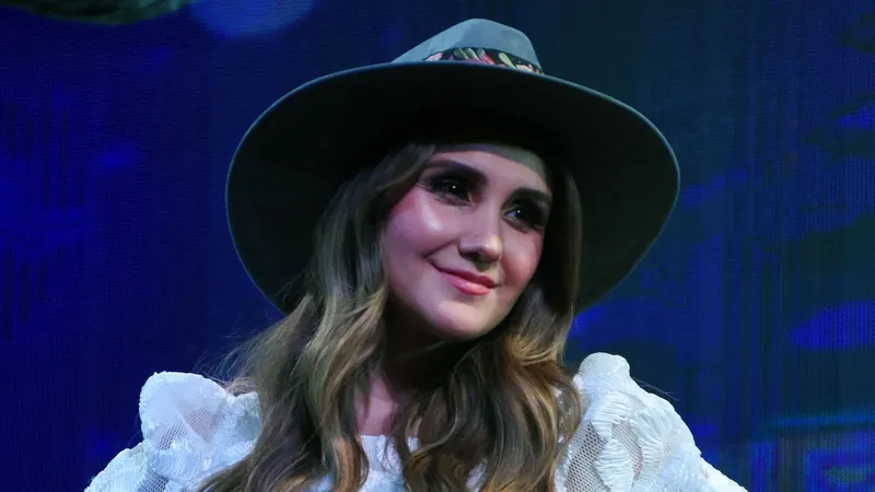 Dulce María reflexiona sobre la maternidad y su nueva etapa como madre de dos niñas: 'Siento que soy capaz de todo'