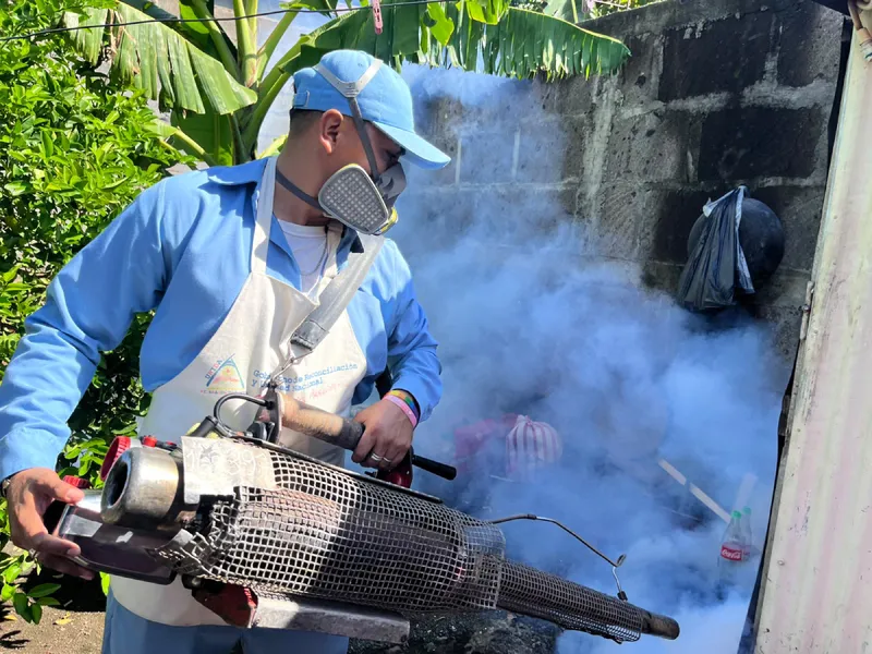 Brigadas médicas fumigan 1.120 viviendas del barrio Las Torres