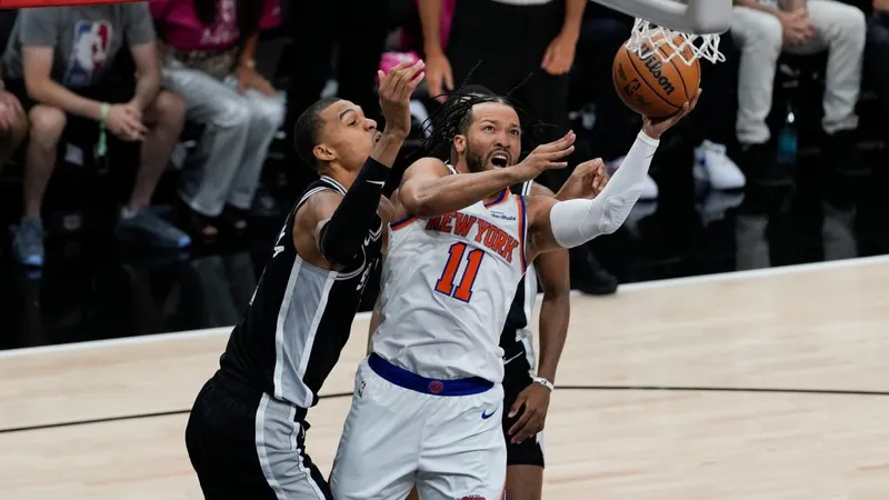 Los Knicks golpean a un inocente Wembanyama y se llevan el primer asalto de las Finales