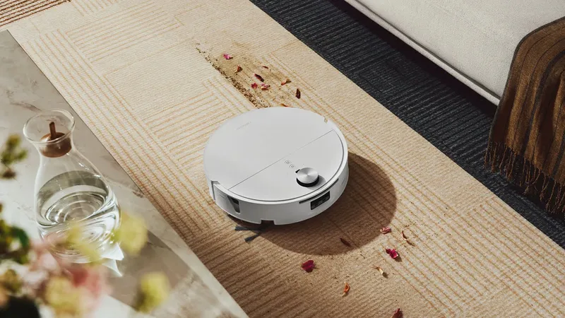 Llega a España el nuevo Roborock Saros 20 Flow Complete: aspira, friega y no tienes que preocuparte de él