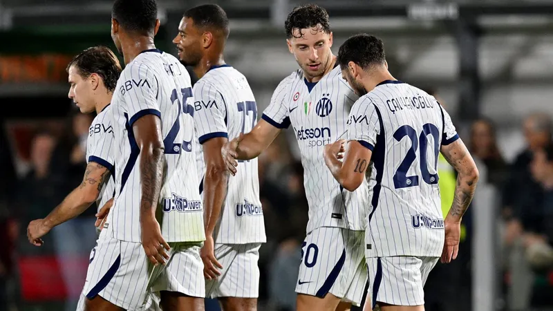 Con poco brillo, pero Inter ganó y comparte el liderato de la Serie A