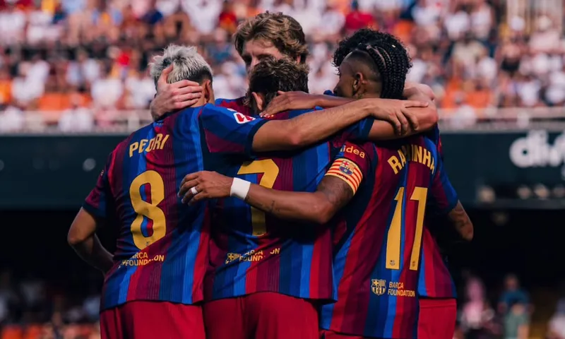 FC Barcelona golea al Valencia y mantiene su paso perfecto