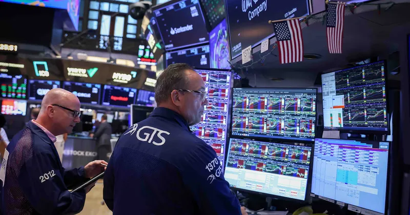 El S&P 500 opera con cautela tras una semana de presión tecnológica y dudas sobre la Fed