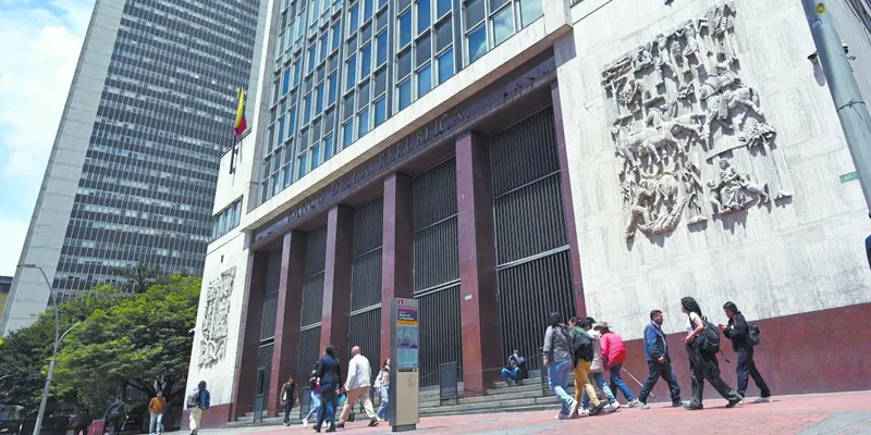 Banco Central de Colombia eleva tasa 25 pb a 12.25%