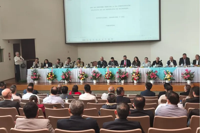 Reforma parcial a la Constitución se explica en 6 ejes al sector empresarial