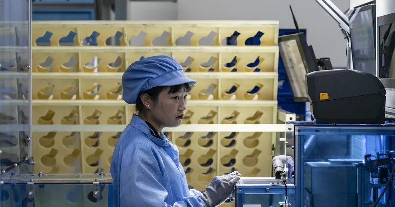 Las ganancias industriales de China pierden impulso en una señal de debilidad