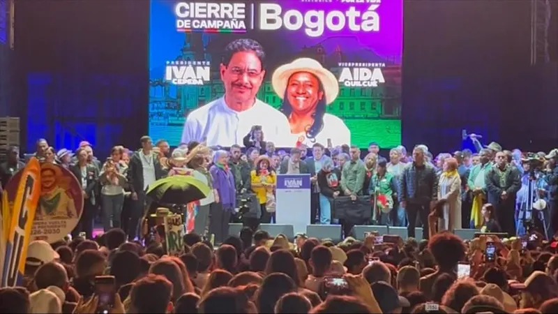 Multitudes acompañan a Iván Cepeda en el cierre de su campaña presidencial