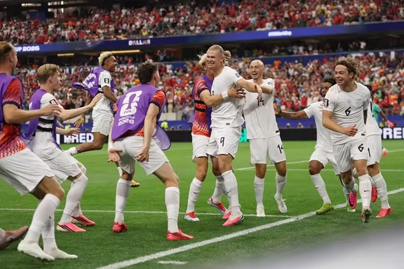 Noruega se lleva la victoria 2-1 y será el rival de Brasil