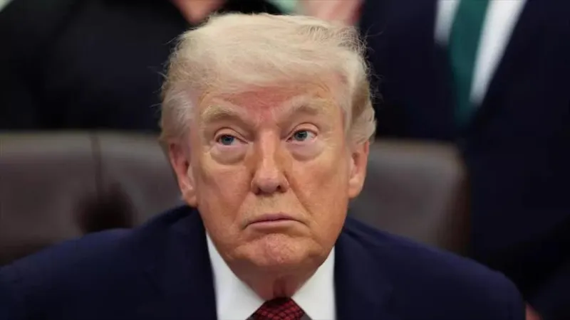 Sondeo: Trump toca mínimo en aprobación por temores a la guerra con Irán