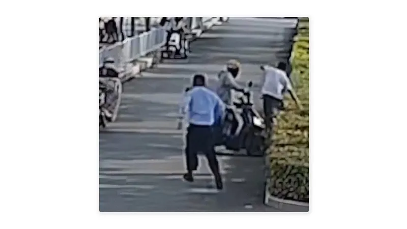 VIDEO: Repartidor que ayuda a la Policía a atrapar a un sospechoso se convierte en héroe viral