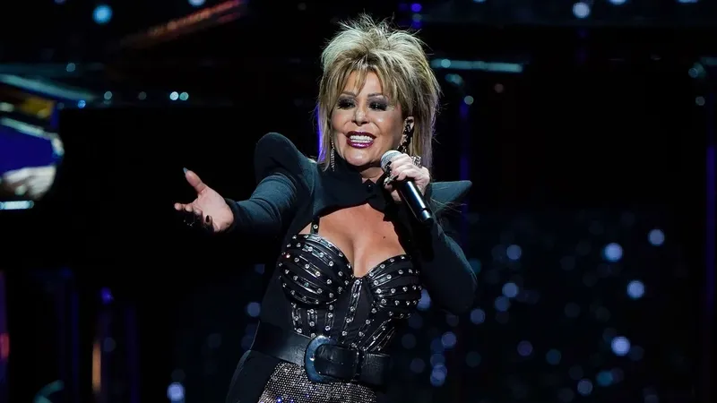 Alejandra Guzmán revela cómo se encuentra tras dislocarse la cadera en pleno concierto